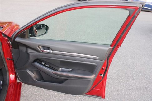 Used 2024 Nissan Altima 2.5 SR image 13