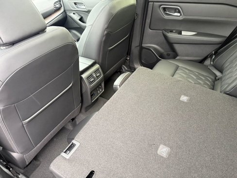 New 2026 Nissan Rogue Platinum image 14