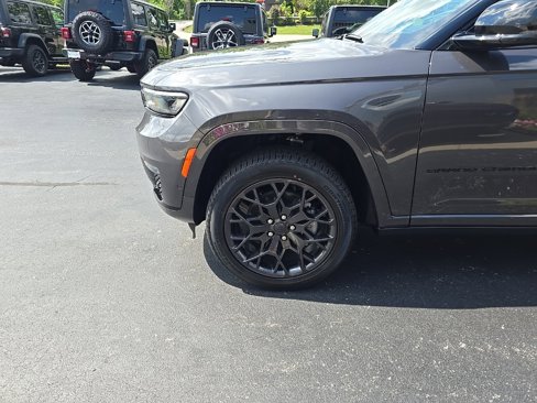 New 2025 Jeep Grand Cherokee L Summit image 13