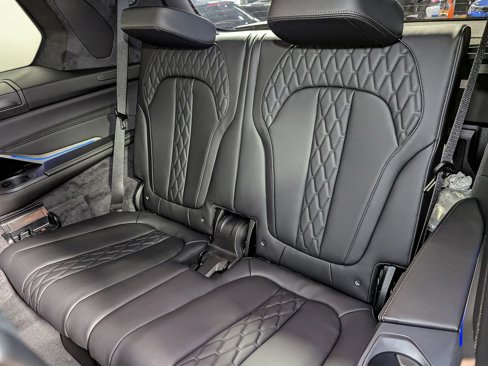 New 2026 BMW X7 M60i image 36