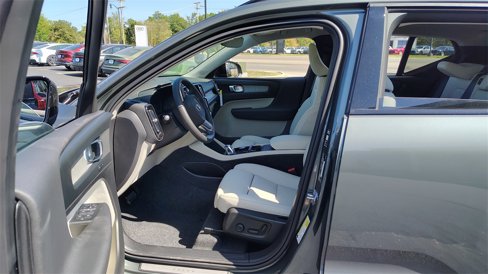 New 2026 Volvo XC40 B5 Plus w/ Climate Package image 7