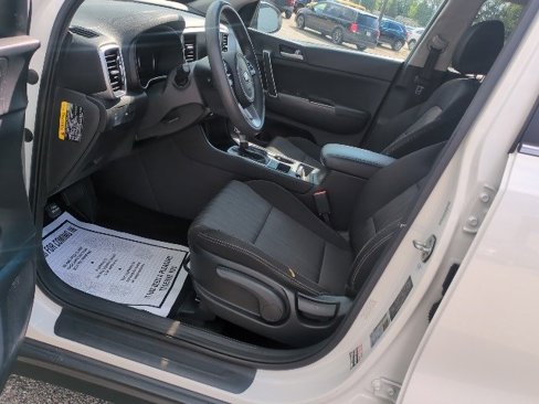 Used 2022 Kia Sportage LX image 11