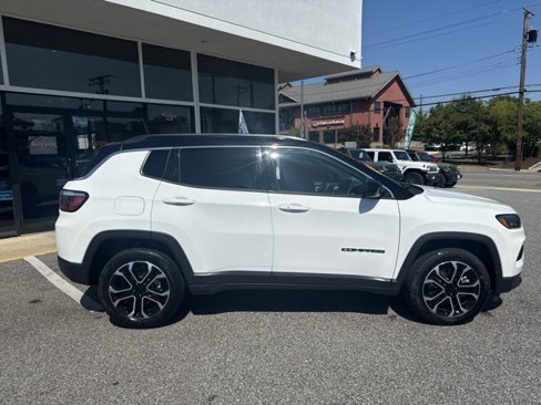 Used 2023 Jeep Compass Limited image 35