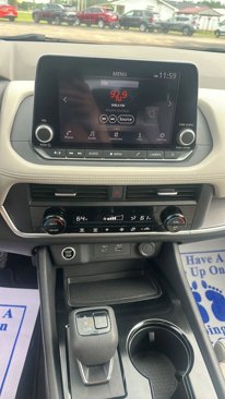 Used 2023 Nissan Rogue SV image 14