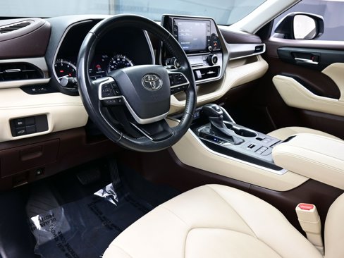Used 2022 Toyota Highlander XLE image 13