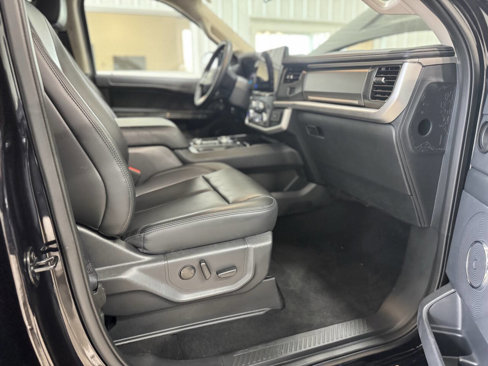 Used 2024 Ford Expedition XLT image 46