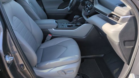 Used 2024 Toyota Highlander XLE image 23