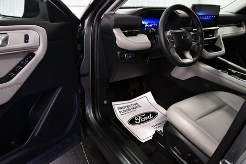 Used 2025 Ford Explorer Active w/ Active Comfort Package image 16