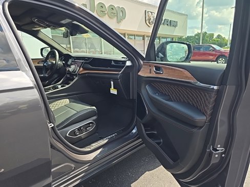 New 2025 Jeep Grand Cherokee L Summit image 17