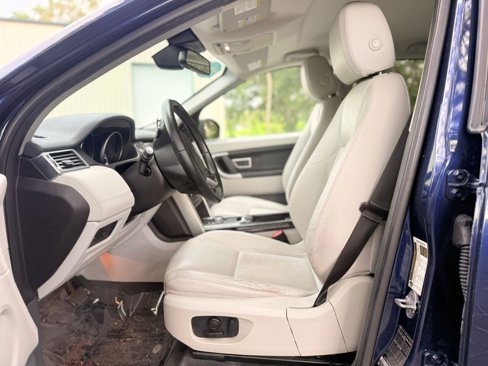 Used 2016 Land Rover Discovery Sport SE image 11