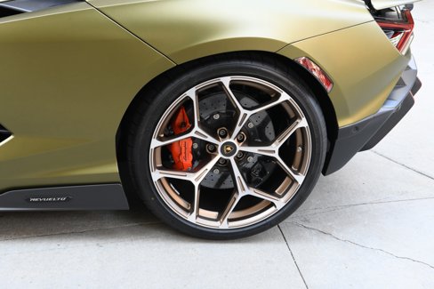 Used 2025 Lamborghini Revuelto image 25