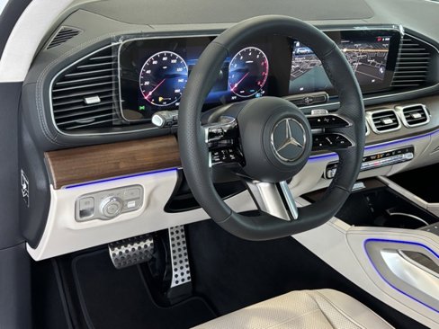 New 2026 Mercedes-Benz GLS 450 4MATIC image 9