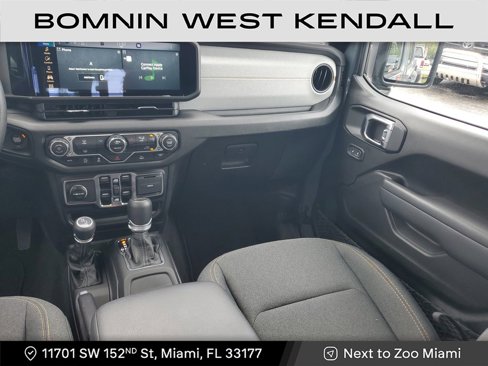 Used 2025 Jeep Gladiator Sport image 11