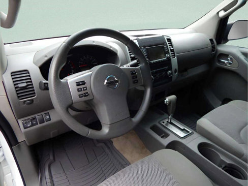 Used 2016 Nissan Frontier SV image 12