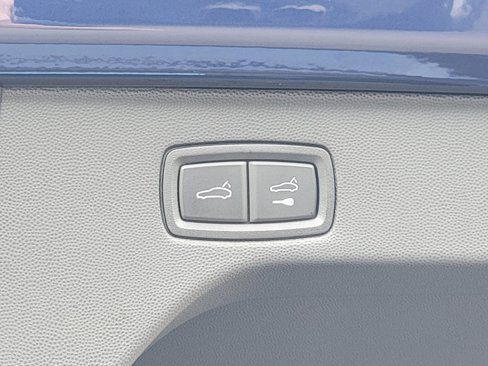 New 2024 Porsche Macan 4 Electric image 28