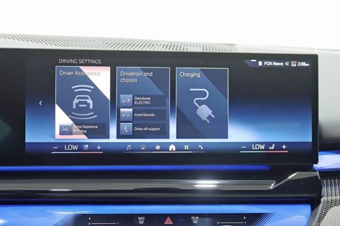 Used 2026 BMW 550e xDrive w/ Executive Package image 24