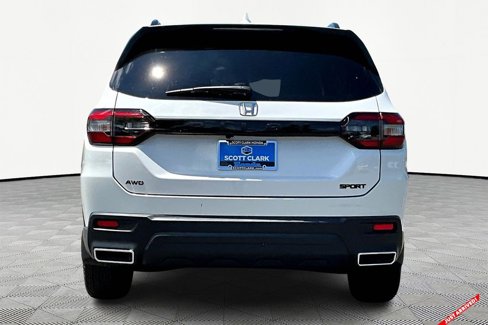 Used 2025 Honda Pilot Sport image 6