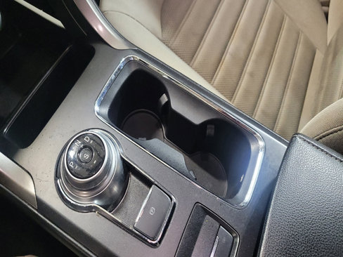 Used 2018 Ford Fusion SE w/ Fusion SE Technology Package image 26