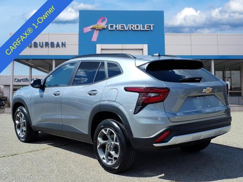 Used 2025 Chevrolet Trax LT image 7