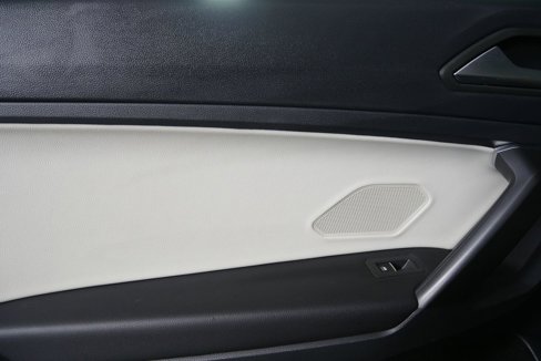 Used 2021 Volkswagen Tiguan SE image 13
