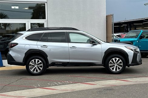 Used 2024 Subaru Outback Premium image 3