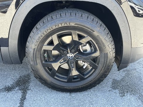 New 2025 Volkswagen Atlas Peak Edition SE image 31