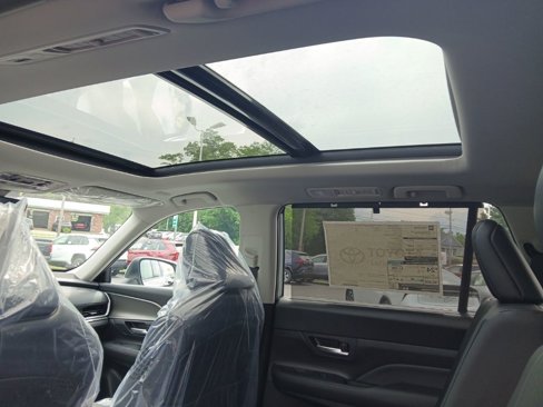 New 2025 Toyota Grand Highlander FWD image 10