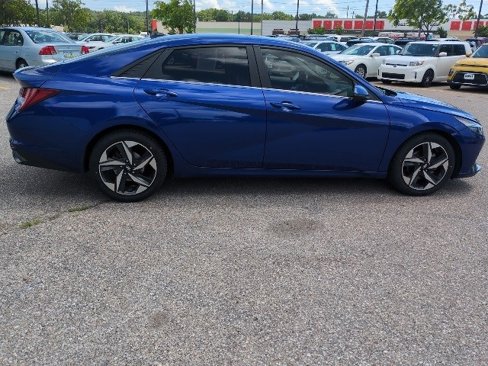 Used 2023 Hyundai Elantra Limited w/ Cargo Package image 6
