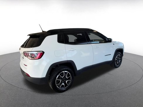 Used 2025 Jeep Compass Trailhawk image 13