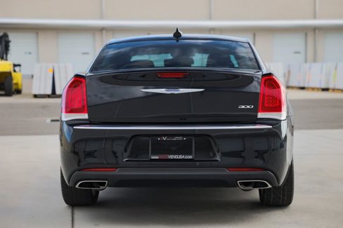 Used 2019 Chrysler 300 Limited image 9