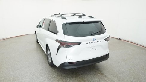 New 2025 Toyota Sienna XLE image 9