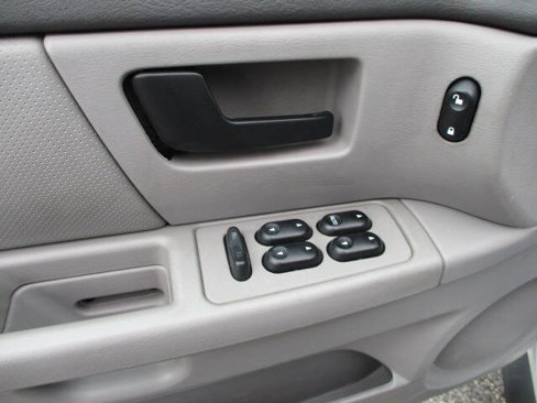 Used 2004 Ford Taurus LX image 14