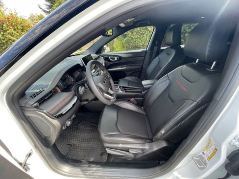 Used 2025 Jeep Compass Trailhawk image 25