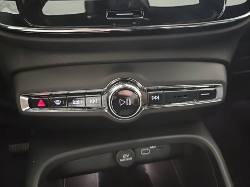 New 2026 Volvo XC40 B5 Ultra w/ Climate Package image 16