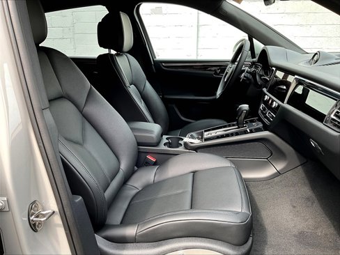 New 2026 Porsche Macan image 10