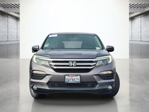 Used 2017 Honda Pilot EX image 4