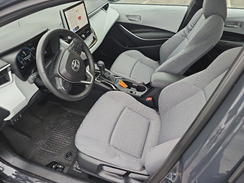 Used 2025 Toyota Corolla SE w/ SE Premium Package image 9
