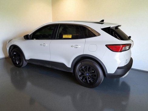 Used 2022 Ford Escape SE image 18