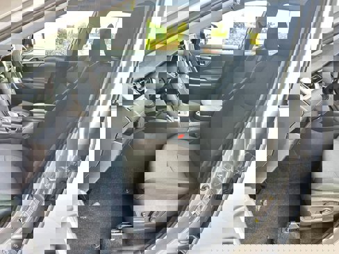 Used 2025 Toyota RAV4 XLE image 36