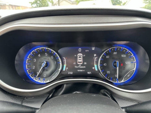 Used 2022 Chrysler Pacifica Touring-L image 21