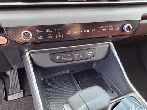 New 2026 Kia Carnival EX image 23