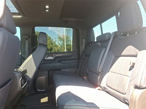 Used 2024 Chevrolet Silverado 2500 High Country w/ High Country Premium Package image 10