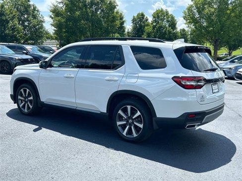 Used 2025 Honda Pilot Touring image 6