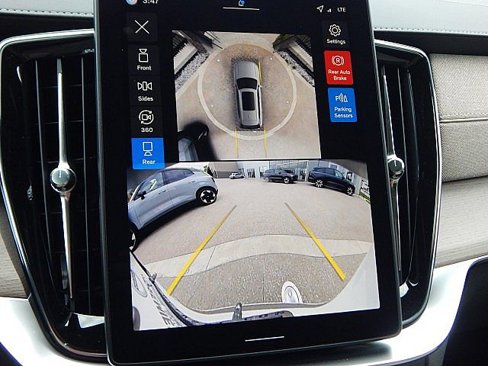 New 2026 Volvo XC90 B6 Plus w/ Protection Package Premier image 21
