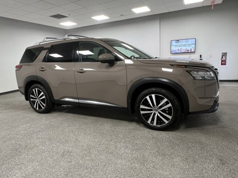 Used 2024 Nissan Pathfinder Platinum image 15