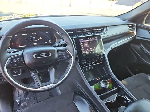 Used 2024 Jeep Grand Cherokee L Laredo image 15