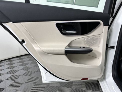 Used 2025 Mercedes-Benz C 300 Sedan image 23