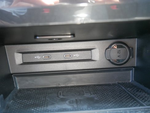 Certified 2024 Volkswagen Tiguan SE R-Line image 33