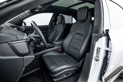 New 2025 Porsche Macan Turbo Electric image 5