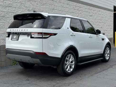 Used 2019 Land Rover Discovery SE image 3